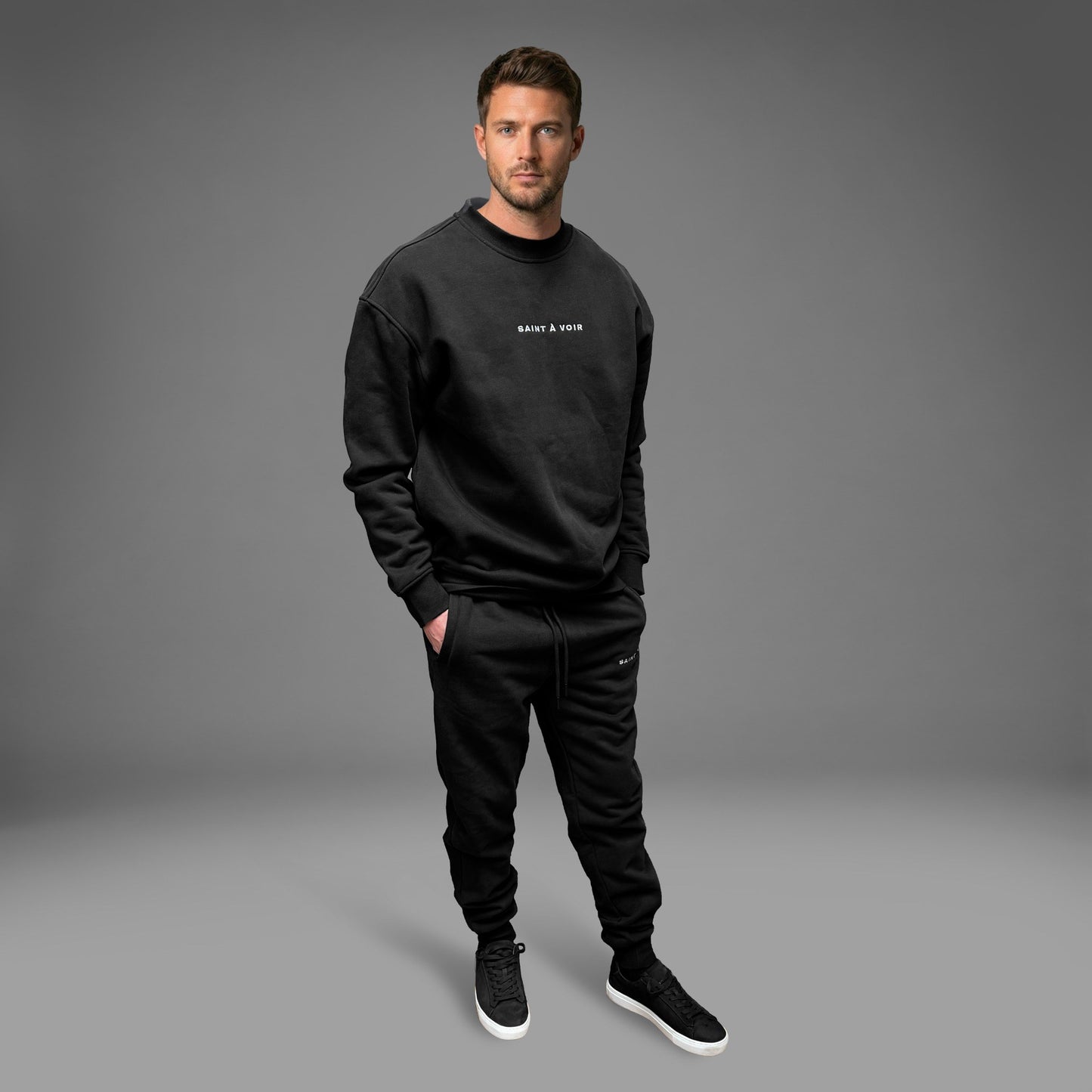 The Essential Sweatshirt – Midnight Black